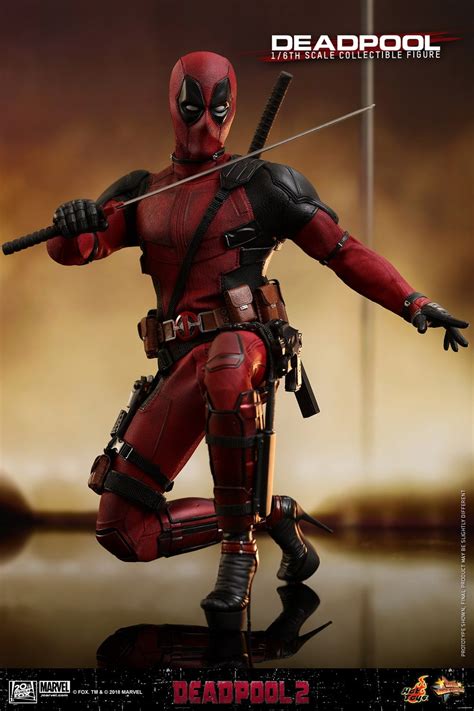 Hot Toys Marvel Deadpool 2 1/6th scale DEADPOOL Collectible Figure | Figures.com