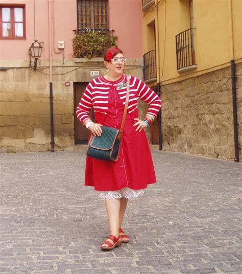 Señora Allnut: red dresses