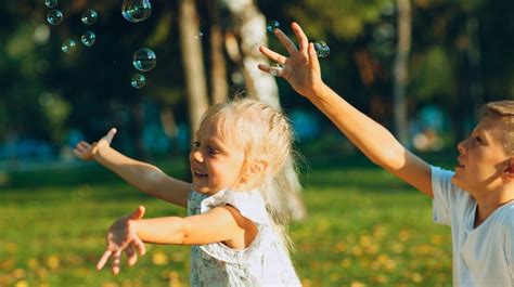 Bubble Therapy: How Blowing Bubbles Can Help Reduce Stress and Anxiety – innobaby