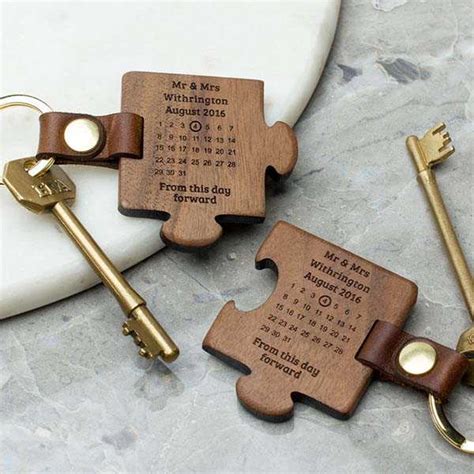 Handmade Jigsaw Personalized Calendar Keychain Set for Couples | Gadgetsin