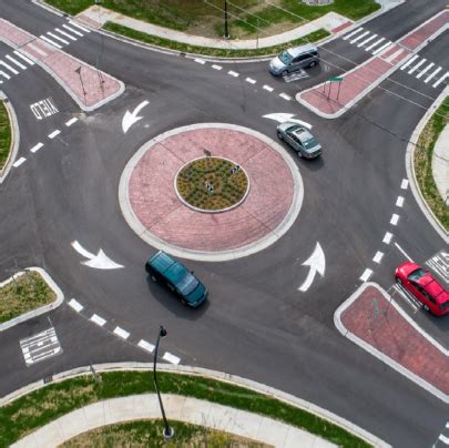 Compact and Mini-Roundabouts: Maximized Safety at Minimum Size - MSA