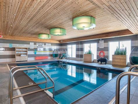 Indoor pool | Sandman Hotel Oakville