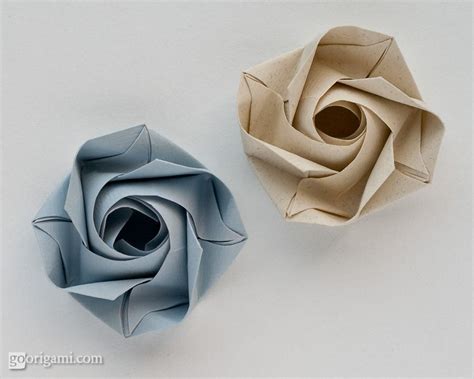 Origami Rose Designed by Evi Binzinger | Go Origami