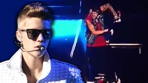 Justin Bieber Apologizes for Argentinian Flag Incident On Stage - YouTube