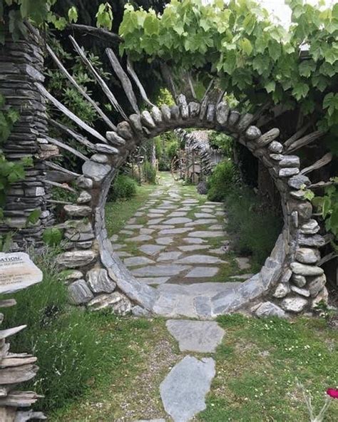 39 Awesome Moon Gate Garden Design Ideas - HOMEPIEZ | Hobbit garden, Moon gate, Garden stones