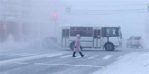 Temperatura u Rusiji i do minus 50 stepeni. Škole zatvorene, saobraćaj u haosu