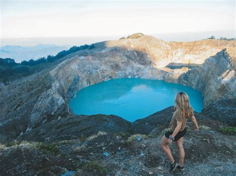 Hiking Mount Kelimutu in Flores, Indonesia | Jana Meerman