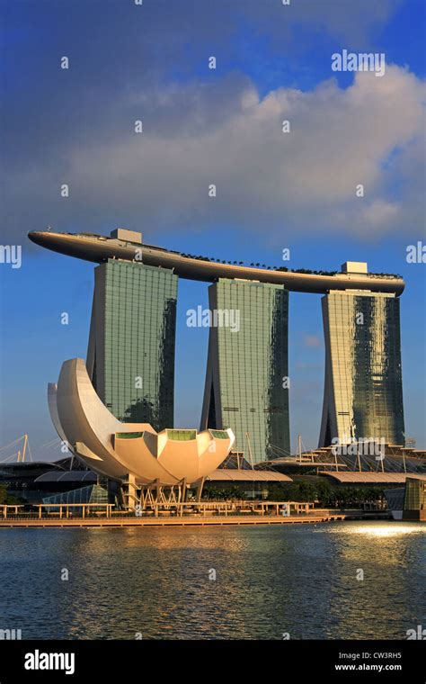 Ship Hotel Singapore High Resolution Stock Photography and Images - Alamy