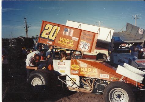 Jeff Gordon waiting to race his Sprint Car (July 1987) : r/NASCAR