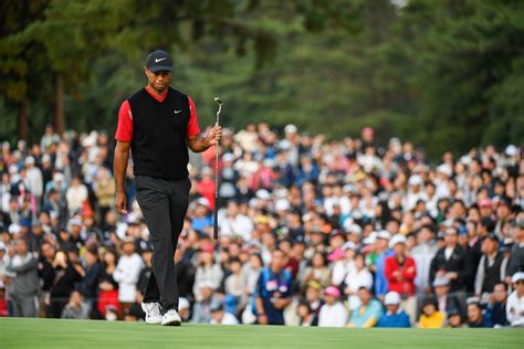 Tiger Woods matches all-time PGA Tour wins record