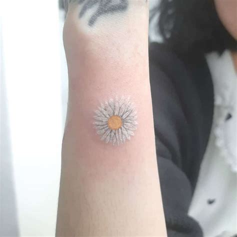 Top 107 Best Daisy Tattoos - Next Luxury