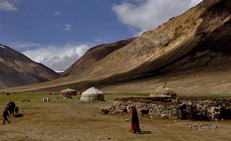 pamir-highway-group-tour-6-days