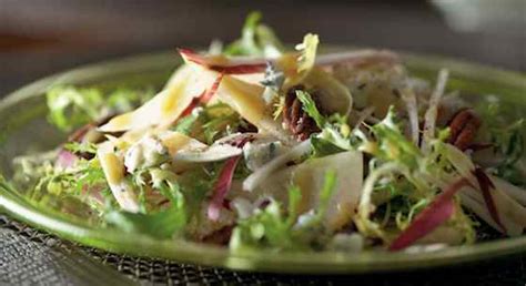 Two Endive Salad with Pears, Walnuts and Blue Cheese | Recipes