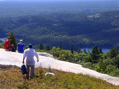 Hiking trail guide for Killarney Provincial Park