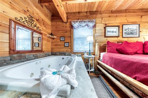 Cabin Rental with a Hot Tub | Knoxville, TN | Glamping Hub