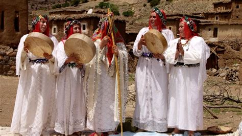 WOMEN IN AMAZIGH MUSIC - 5 MIN - YouTube