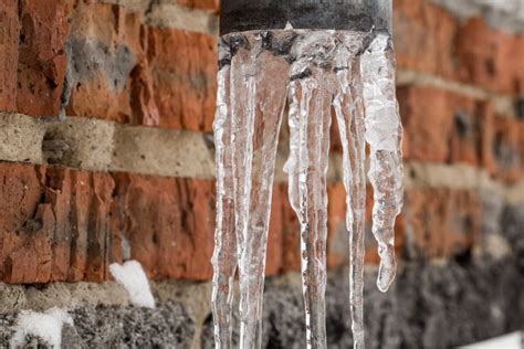 How to Prevent Frozen Pipes from Causing Water Damage | PFRS