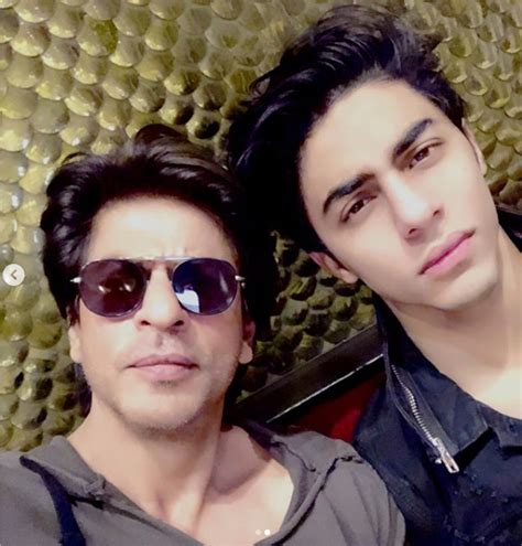 SRK hilariously asks son Aryan 'is that grey T-shirt mine?' in ...