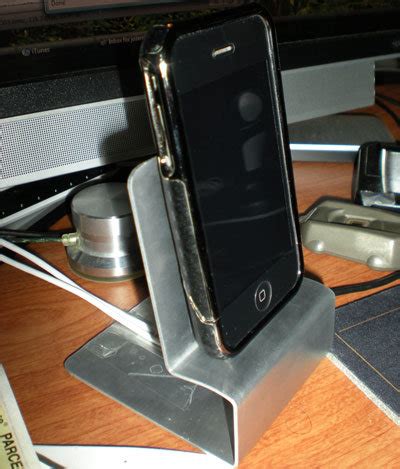 Aluminum IPhone Dock | Hackaday