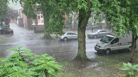 Bedford roads flooded after heavy downpour - BBC News