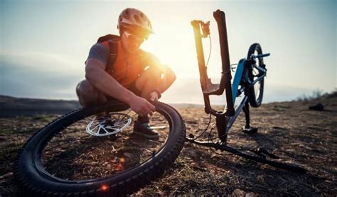 How to Fix Flat Bike Tire Without Tools in 4 Steps (w/ Photos)