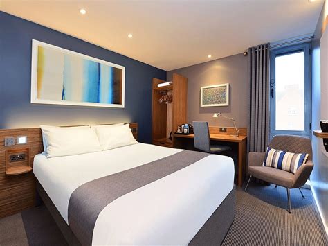 Travelodge London Covent Garden Rooms: Pictures & Reviews - Tripadvisor