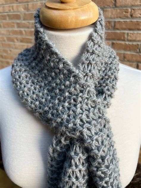 Free Knitting Pattern: Jiffy Keyhole Scarf - Edie Eckman