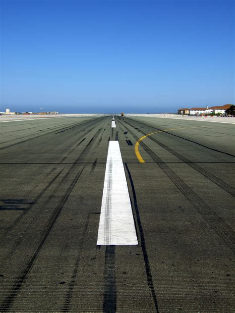 File:Gibraltar Airport runway.jpg - Wikipedia