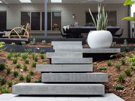 Floating Concrete Steps: Modern Addition to Your Property