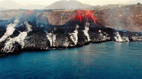 Spain's La Palma Volcano Eruption Continues, Spewing Thicker Lava