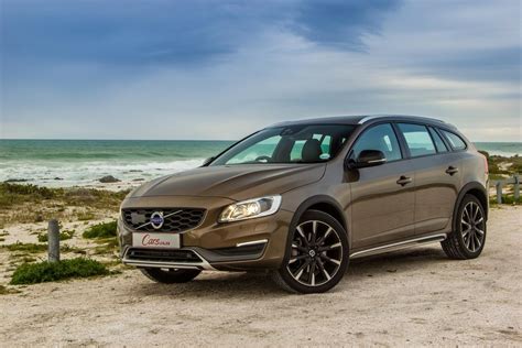 Volvo V60 Cross Country D4 AWD Inscription Review (2016) - Cars.co.za