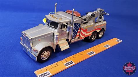 PETERBILT Heavy Tow Truck "AMERICAN TOWING" (Scale 1:32) (SEE PICS!)