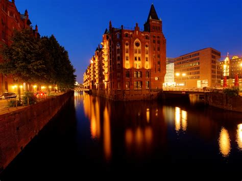 Hamburg - Speicherstadt bei Nacht 6 (HDR) | jenspletsch | Flickr