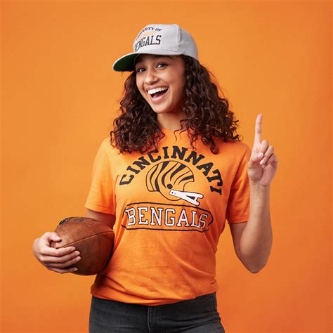 Cincinnati Bengals Throwback Helmet | Retro Cincinnati Bengals T-Shirt ...