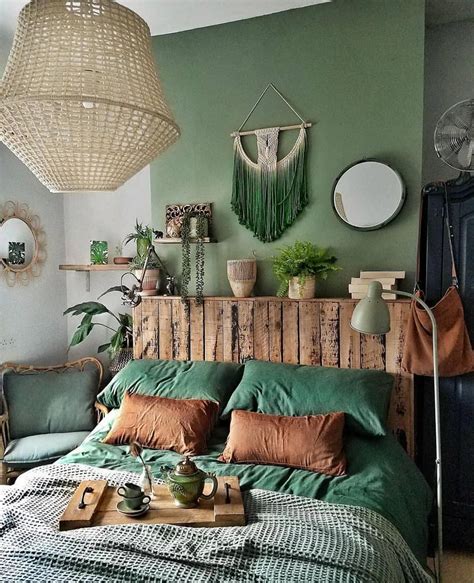 Hello Plant Lover on Instagram: “BEDROOM. Keep it green. How lovely is this ro...#bedroom #green ...