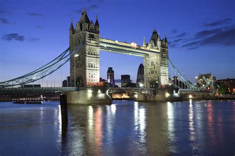 Tower Bridge And London Bridge - Travel Guide & Things To Do | Found The World