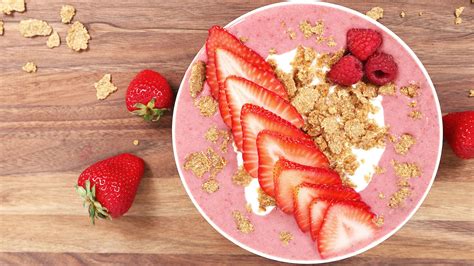 Strawberry Vanilla Smoothie Bowl