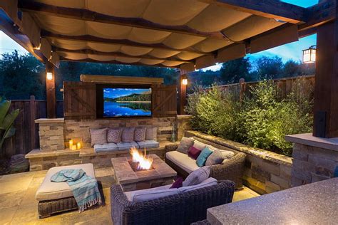 How to Create an Entertaining Outdoor Movie Night