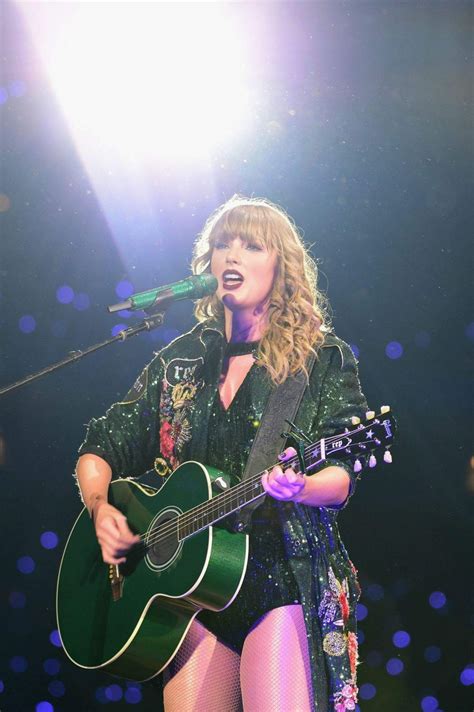 TAYLOR SWIFT Performs at Tokyo Dome 11/20/2018 – HawtCelebs