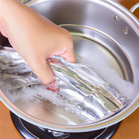 How to Clean Aluminum Pot: Boiling Water, Vinegar, Lemon Juice, Cream ...