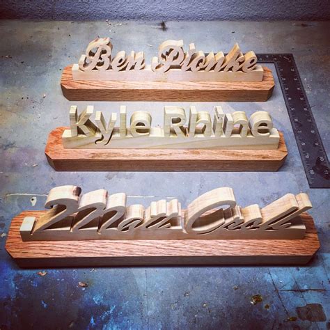 10+ Awesome Carved Wooden Name Plates For Desk Photos | Ahşap raf, Raf, Lamba