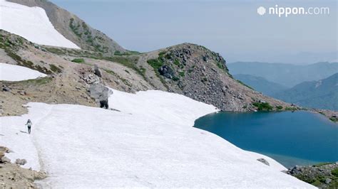 The Scenic Ponds of Mount Haku | Nippon.com