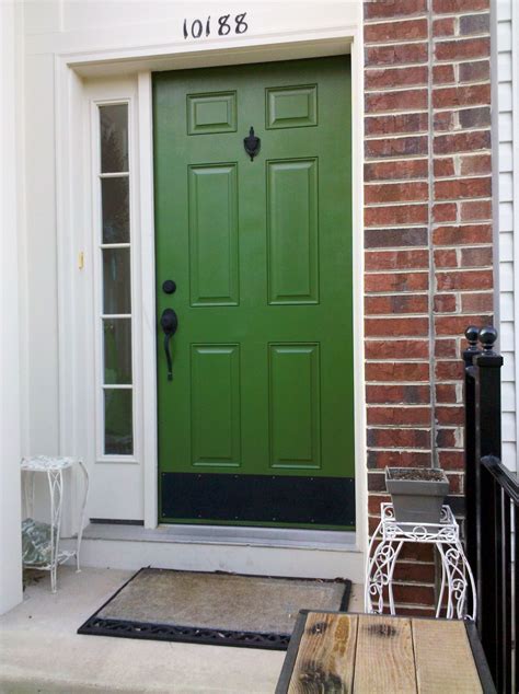 love @Kelsey Felthousen's front door color, and the DIY spray painted ...