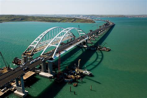 No volante de caminhão, Putin inaugura Ponte da Crimeia - Russia Beyond BR