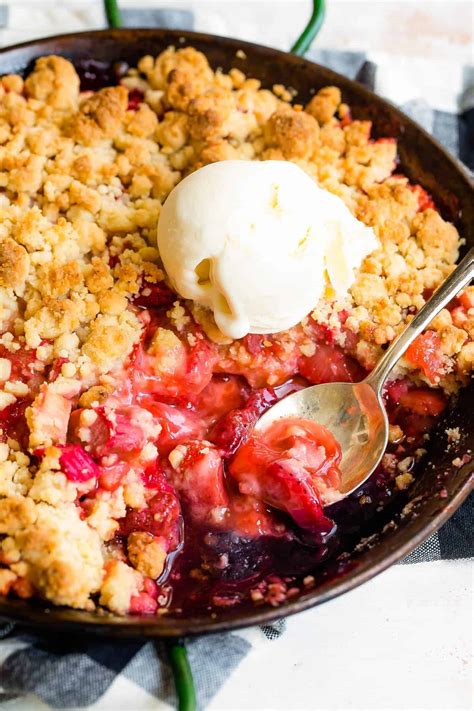 Strawberry Rhubarb Crumble | Diethood