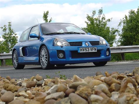 Used Renault Clio V6 (2001 - 2005) Review | Parkers