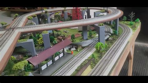 Lionel fastrack 4x8 layout - YouTube