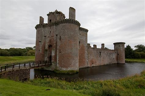 Caerlaverock Castle | neOnbubble