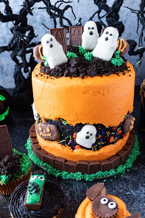 Easy Halloween Graveyard Cake | Fault Line Halloween Cake How To