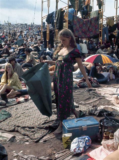 Stunning photos depicting the rebellious fashion at Woodstock, 1969 ...